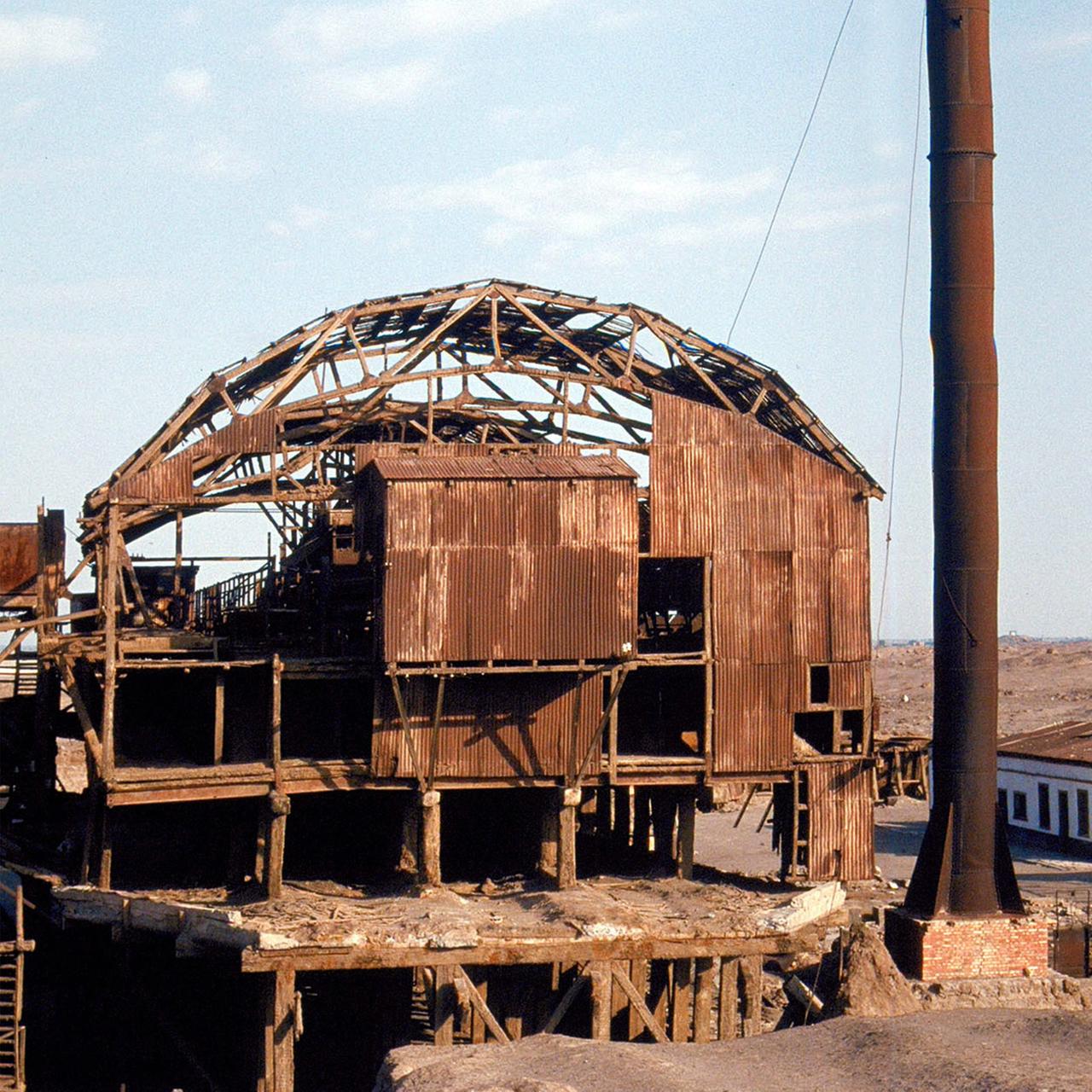 ein marodes gebaeude 