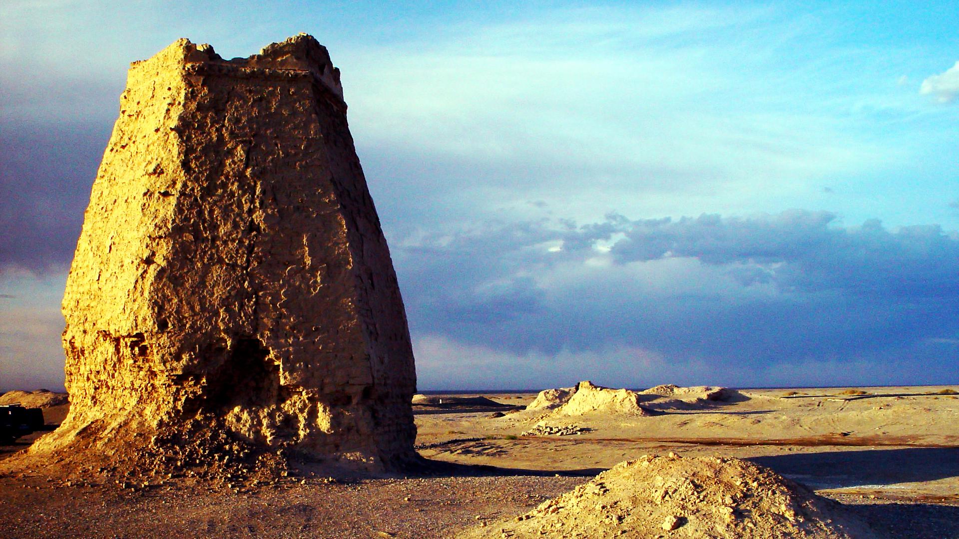 kleiner berg in der wueste