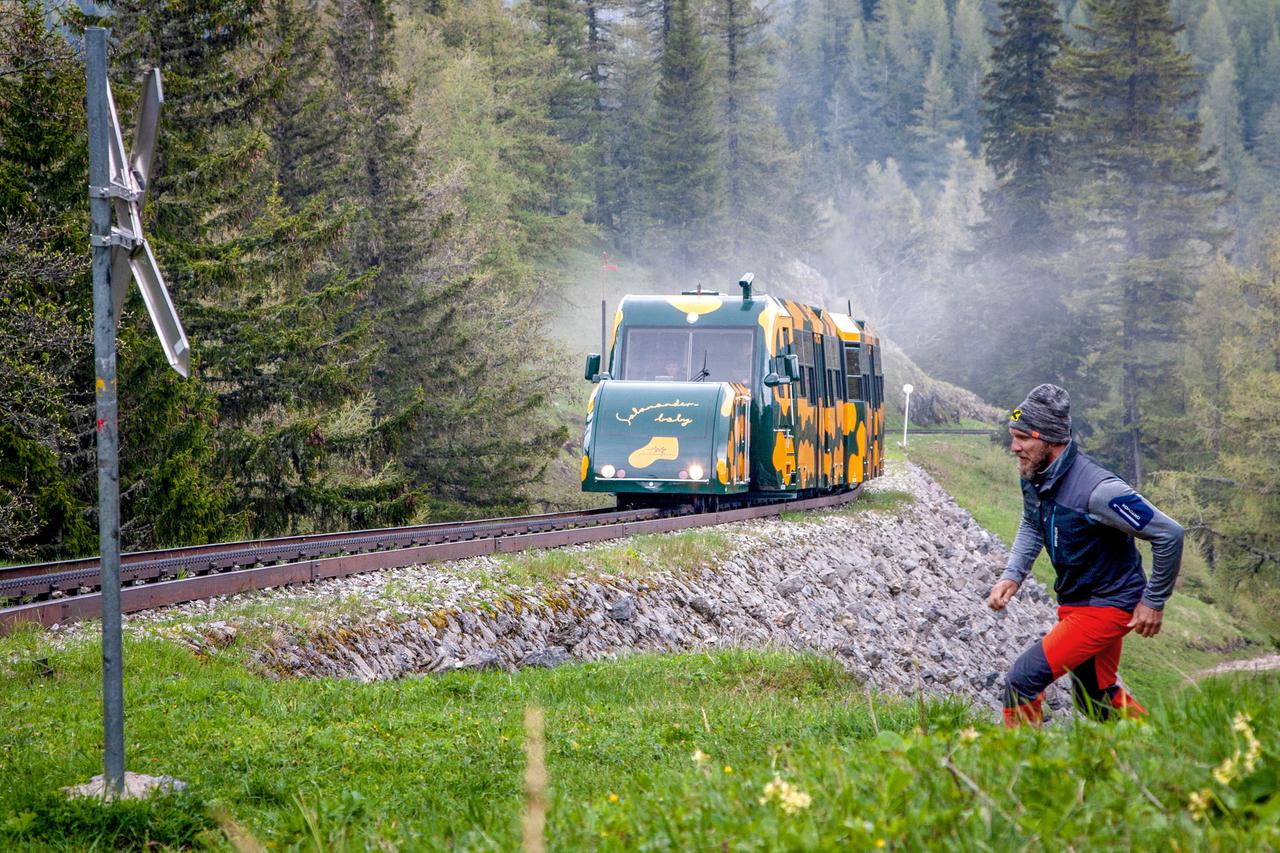Ski-Legende Hermann Maier auf Erkundungstour rund um die Hohe Wand, Schneeberg und den Ötscher. 