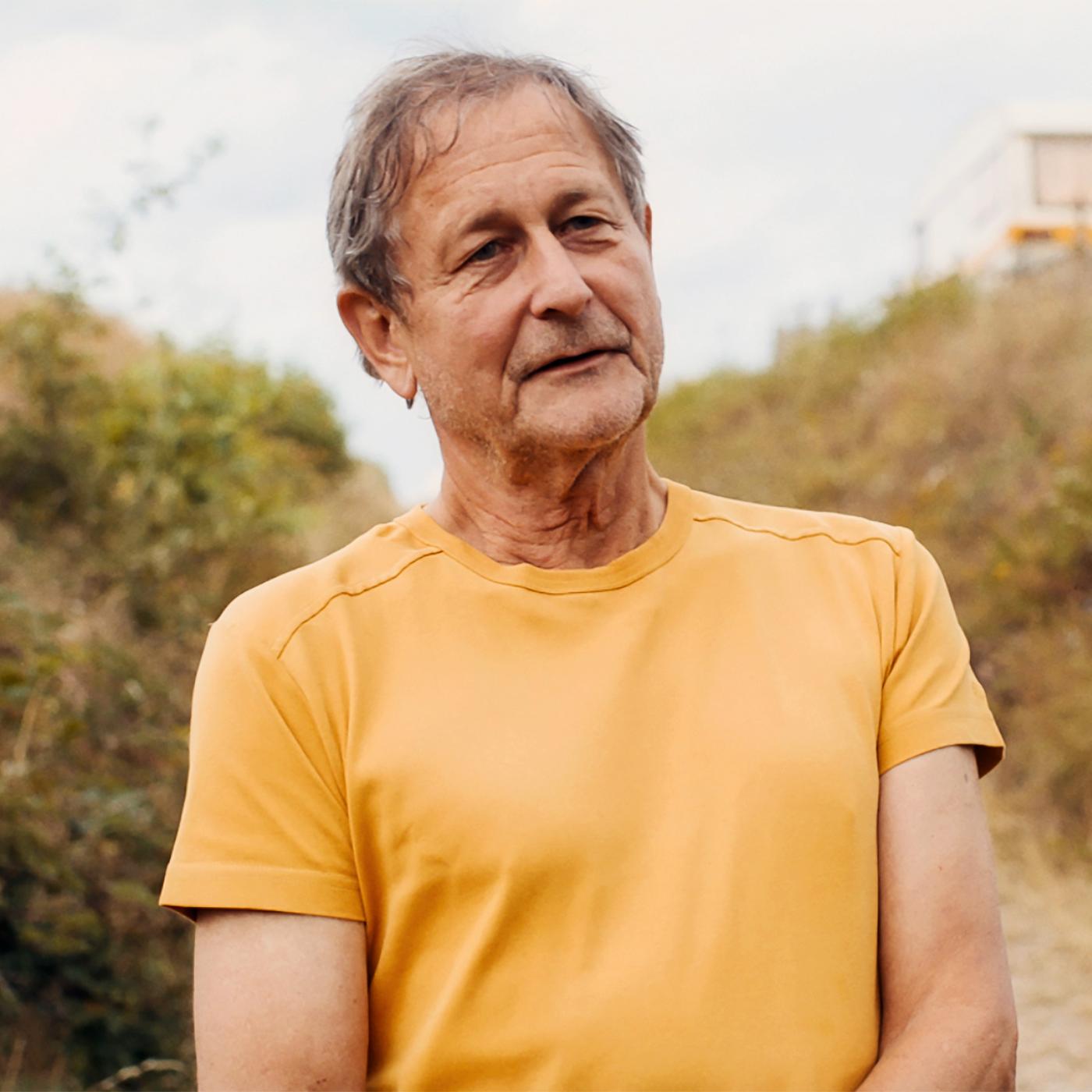 Karl-Heinz Stützel auf einem Feldweg bei Oberellen