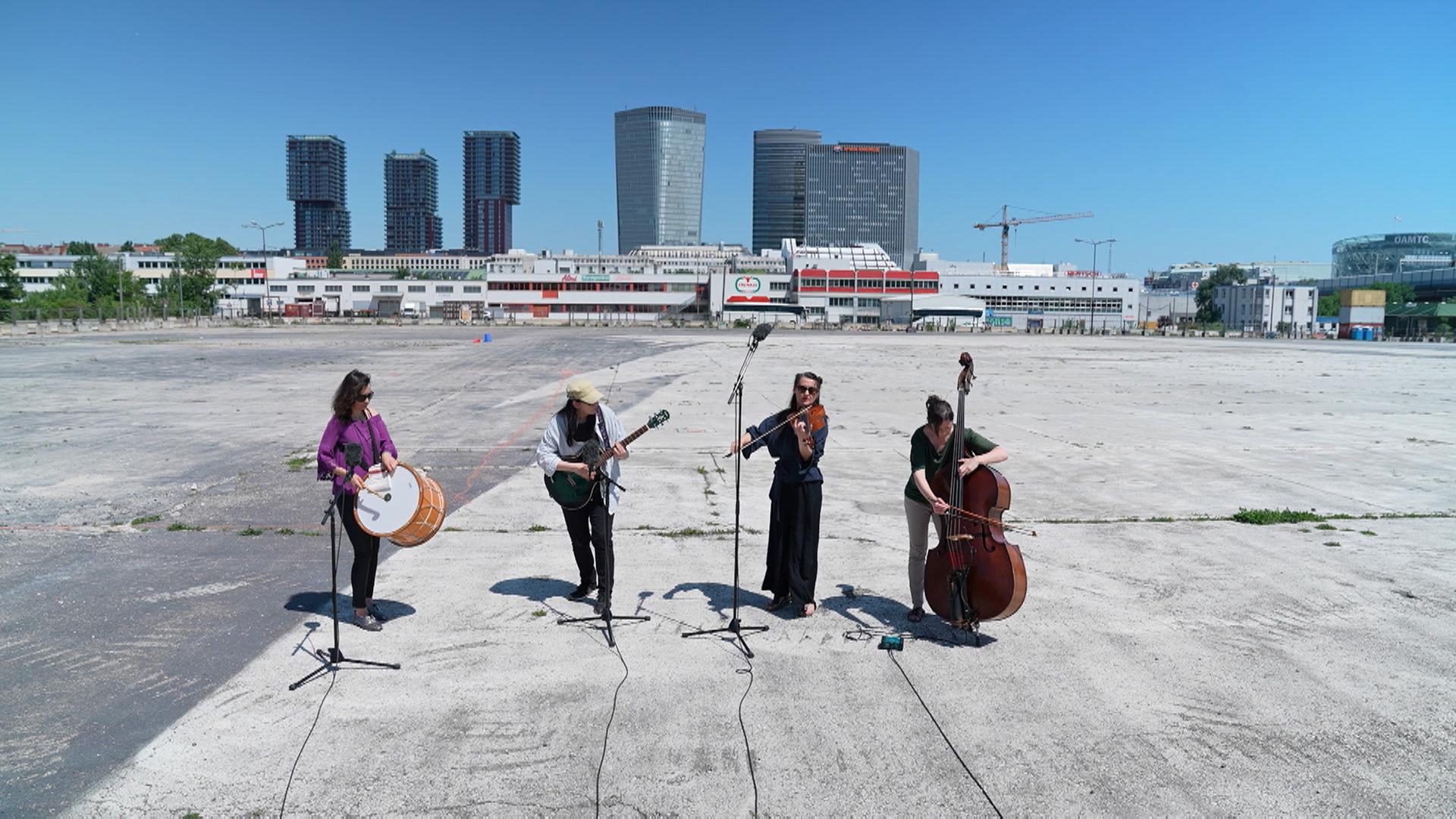 Die Wiener (Frauen)Band Madame Baheux performend bei den Dreharbeiten zu Sound of Vienna in St. Marx. 