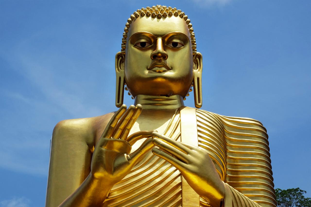Buddha Statue vom Goldenen Tempel in Dambulla