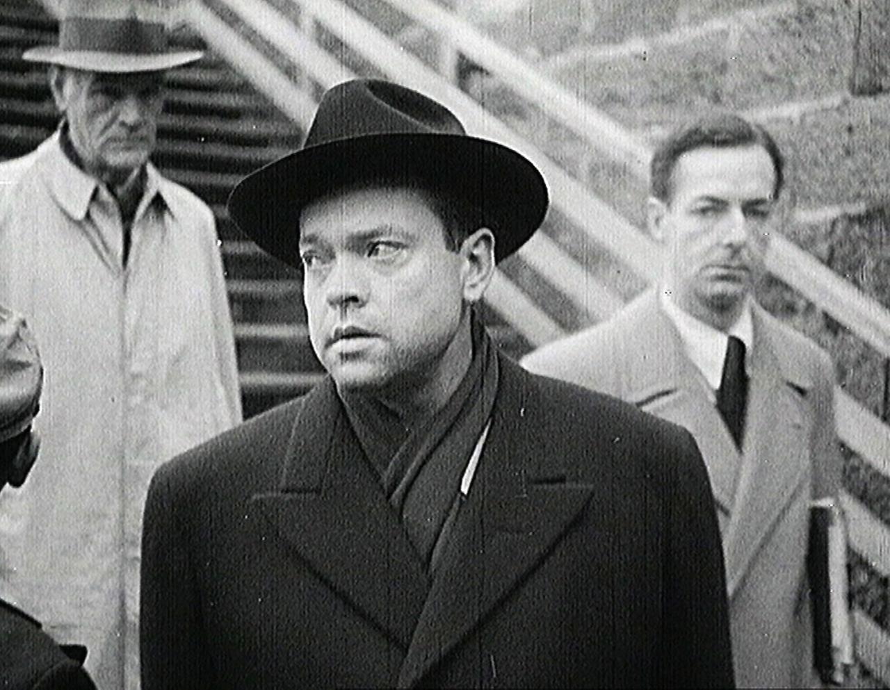 Orson Welles bei Ankunft im Wien zum Dreh von "Der Dritte Mann".  