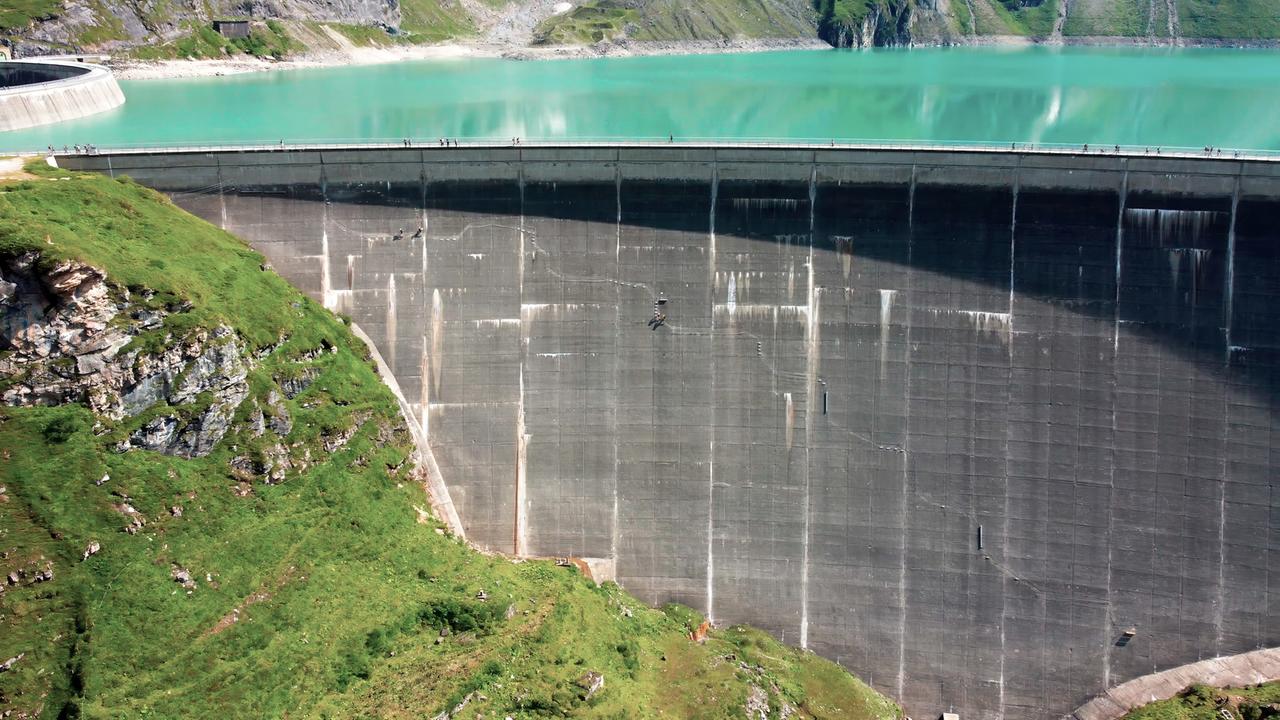 Eine Staumauer