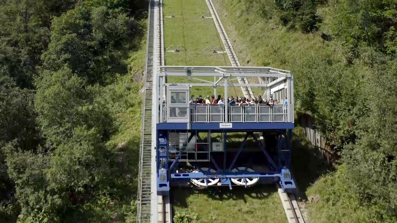 ein Schrägaufzug
