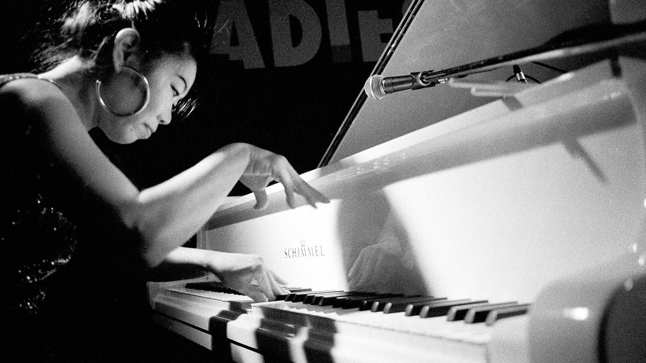 Die Pianistin Aki Takase