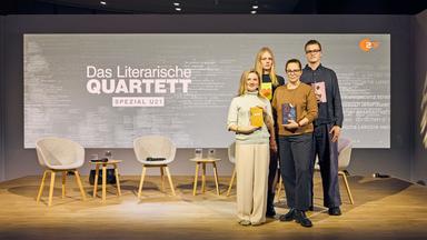 Die TeilnehmerInnen des Literarischen Quartetts U21 – Catherina Mönnich, Katharine Andresen, Gastgeberin Thea Dorn und David Schilling Schoen – auf der Literaturbühne der Frankfurter Buchmesse.