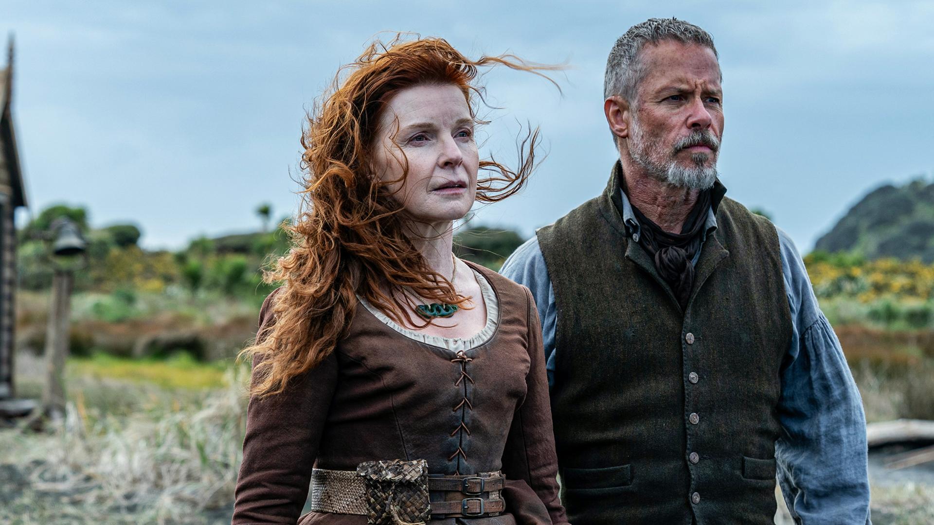 Thomas Munro (Guy Pearce) und Charlotte (Jacqueline McKenzie) sind besorgt über die Kriegssituation zwischen den beiden Maori-Stämmen. 