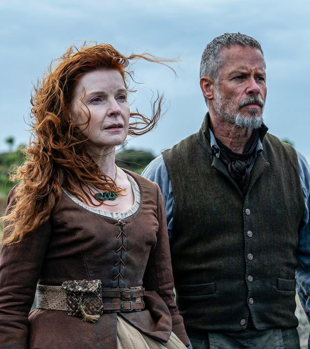 Thomas Munro (Guy Pearce) und Charlotte (Jacqueline McKenzie) sind besorgt über die Kriegssituation zwischen den beiden Maori-Stämmen. 