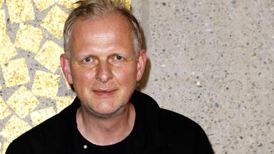 Porträtfoto eines Mannes mitlleren Alters.