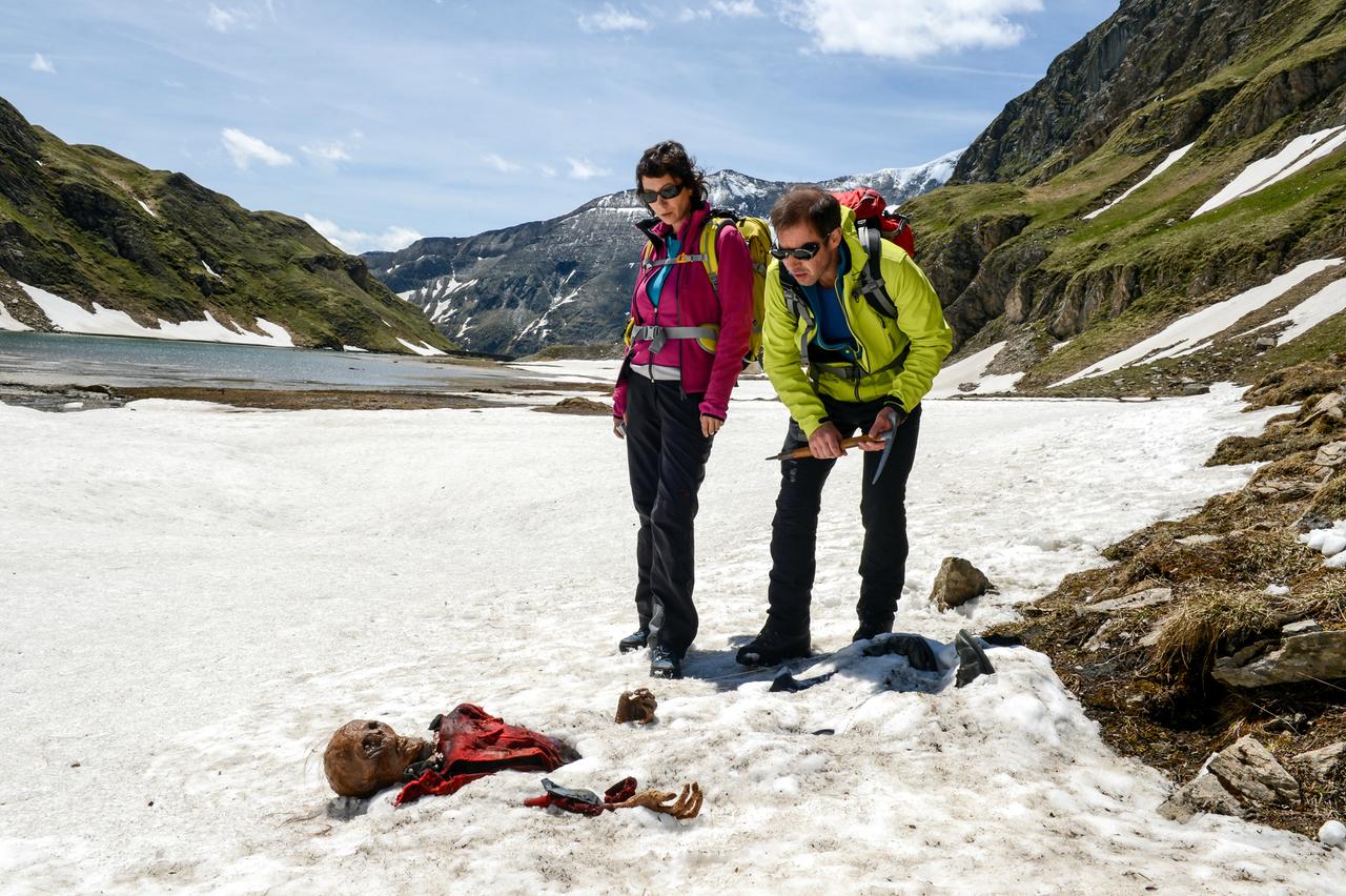 Im Bild: Ursula Strauss, Felix Eitner 