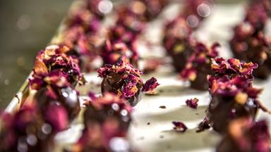 Trüffel mit Blüten