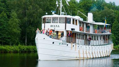 Passagierschiff ''Diana'' auf einem Kanal