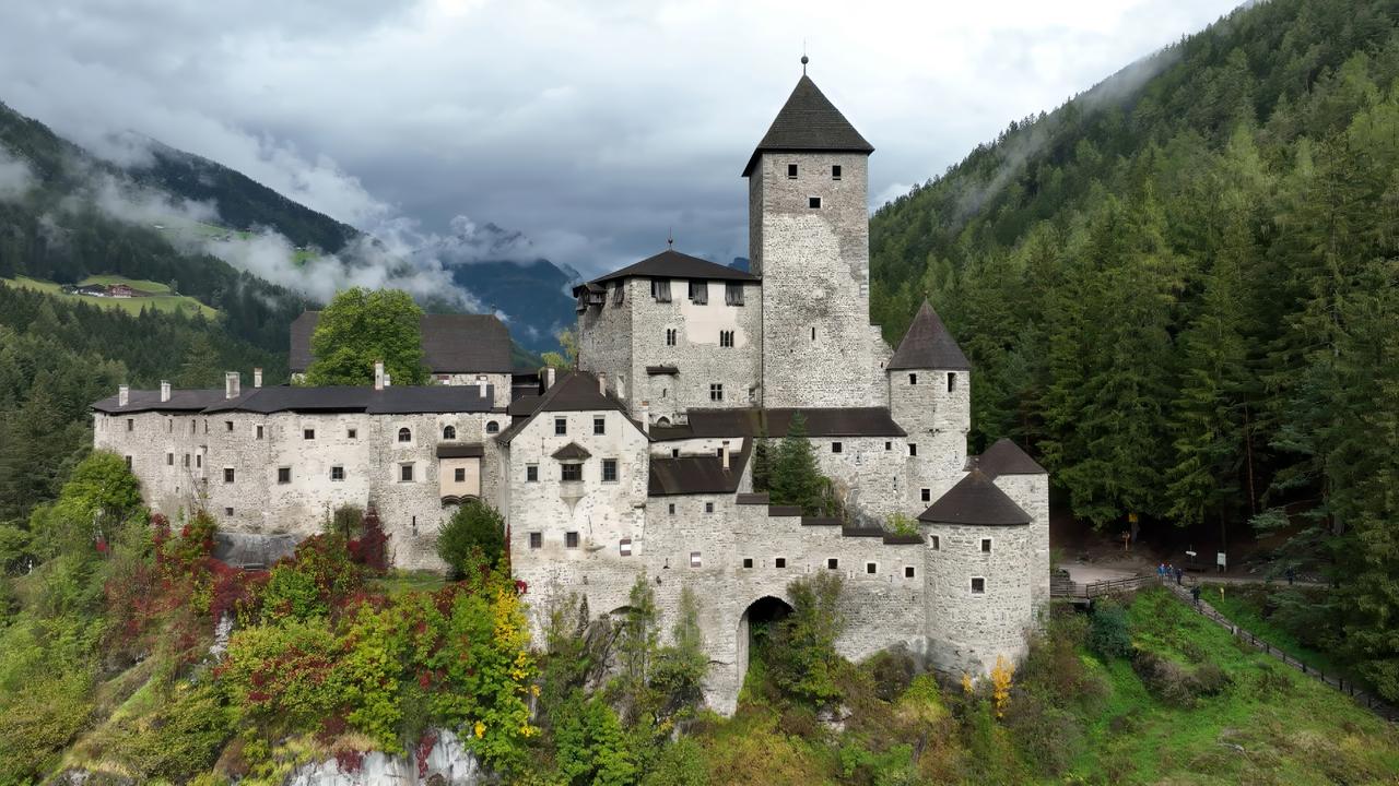 Luftaufnahme einer Burg