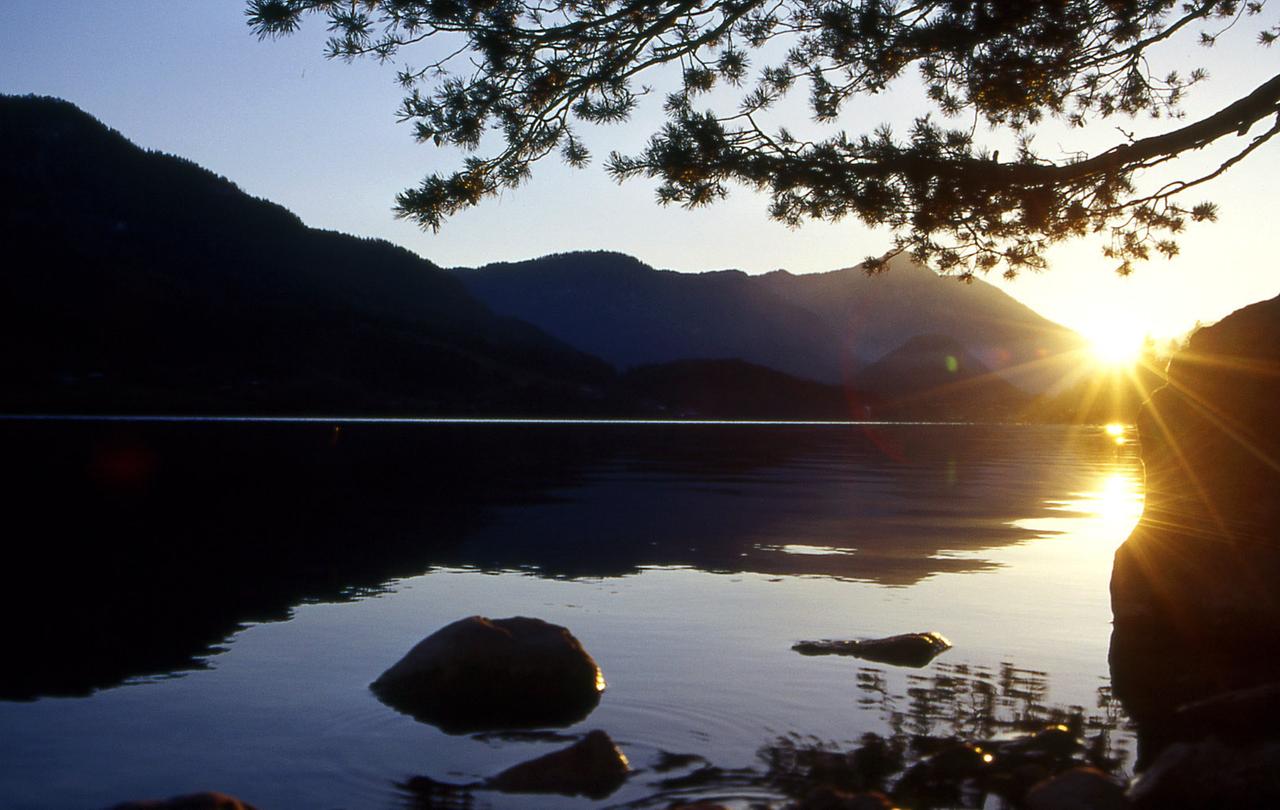Der Grundlsee bei Sonnenuntergang