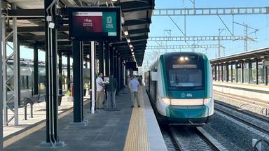 Tren Maya, der Maya-Zug, im Bahnhof von Mérida auf der mexikanischen Halbinsel Yucatán. Die Stadt gilt als "Tor zur Welt der Maya" und ist ein essenzielles Etappenziel auf der Entdeckungsreise.