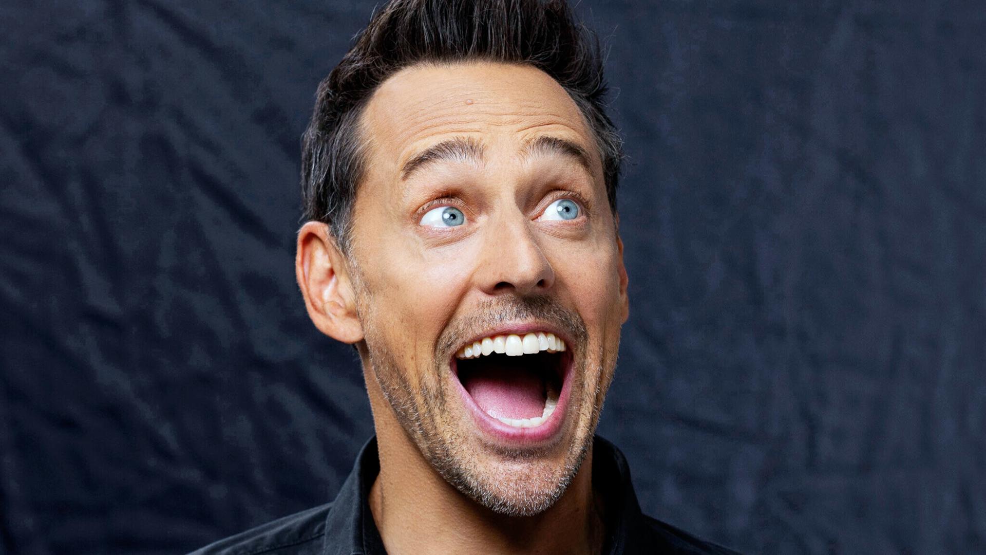 Ein lachendes Männergesicht