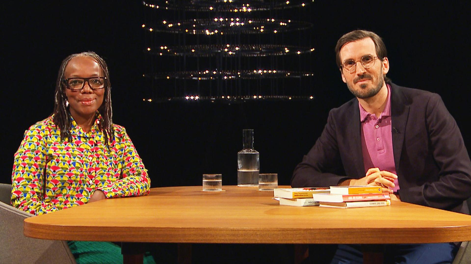 Sternstunde Philosophie Tsitsi Dangarembga – Feministische Stimme Afrikas Tsitsi Dangarembga, Schriftstellerin und Filmemacherin, mit Moderator Yves Bossart  Copyright: SRF