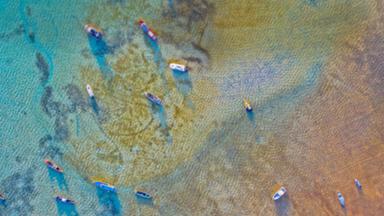 Boote am Rawai Beach in Thailand von oben