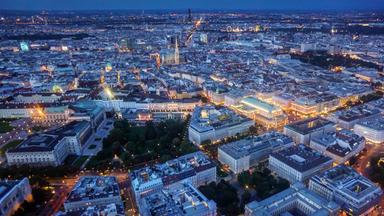 Umkreisung des 1. Bezirks in der Dämmerung