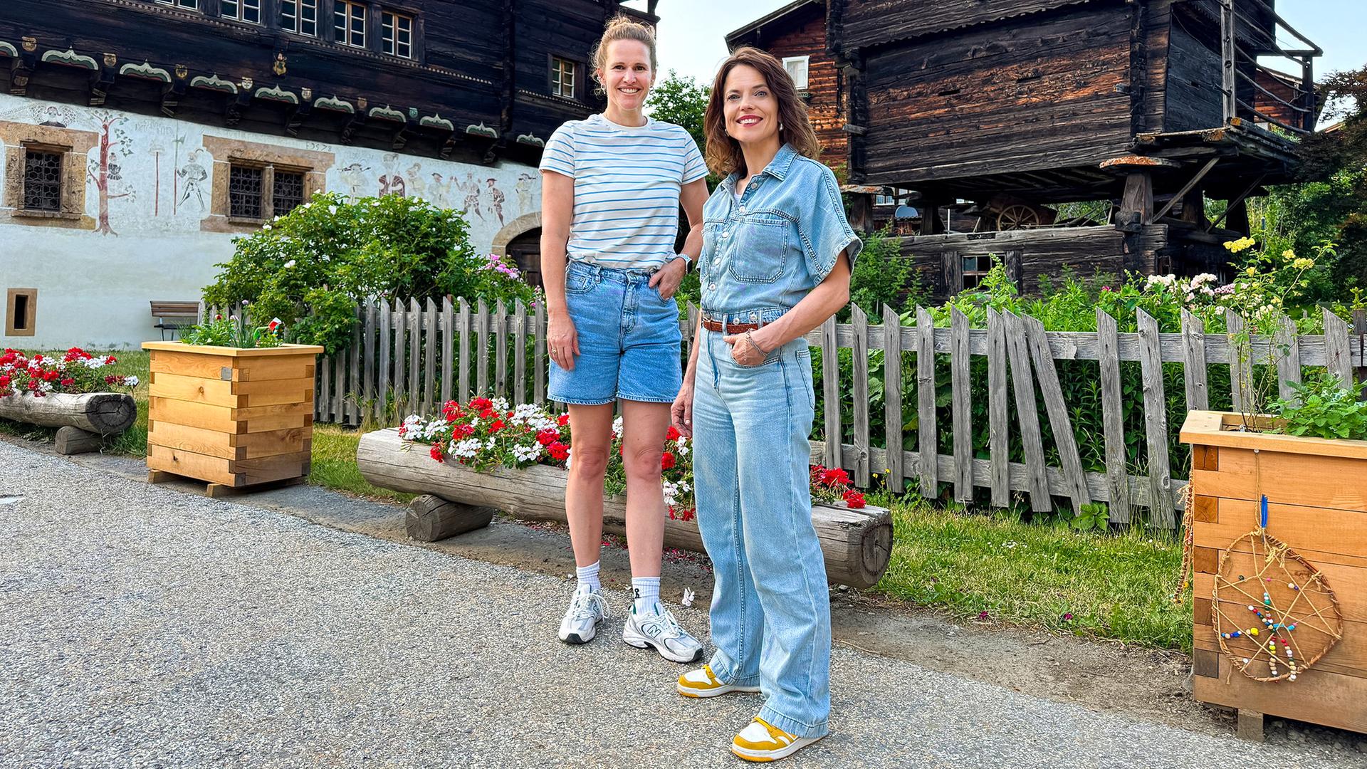 Kathrin Hönegger und Mona Vetsch in Ernen