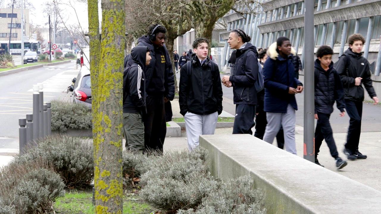  Frankreich: Schüler und Schülerinnen und aus benachteiligten Pariser Vororten bleiben im französischen Schulsystem meist auf der Strecke.