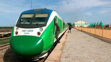 Der 'Al Dschazira' benannt nach einer fruchtbaren Halbinsel wartet im Bahnhof 'Wad Madani' auf die Abfahrt.