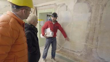 Im Hotel Glacier du Rhône kommen bei der Renovation historische Malereien zum Vorschein.   
