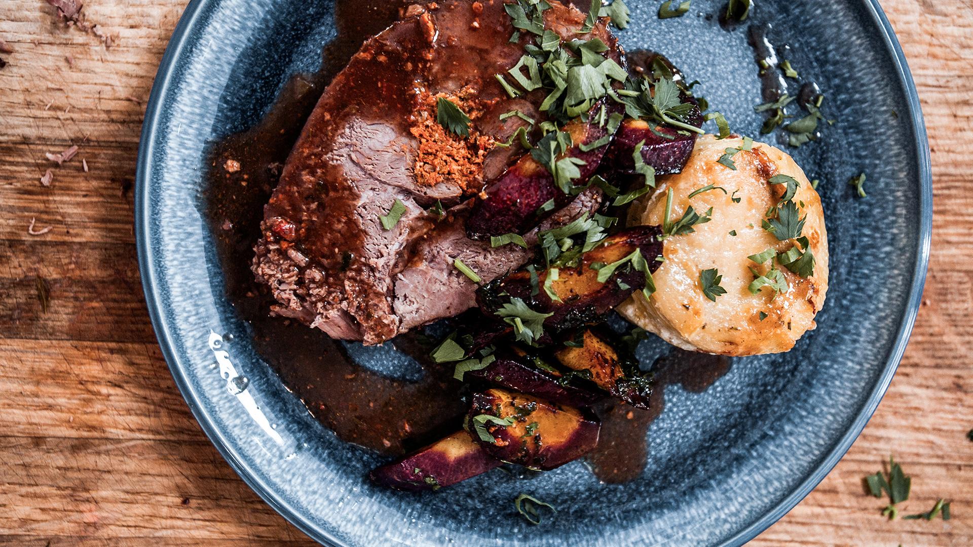 Lammgericht auf einem Teller