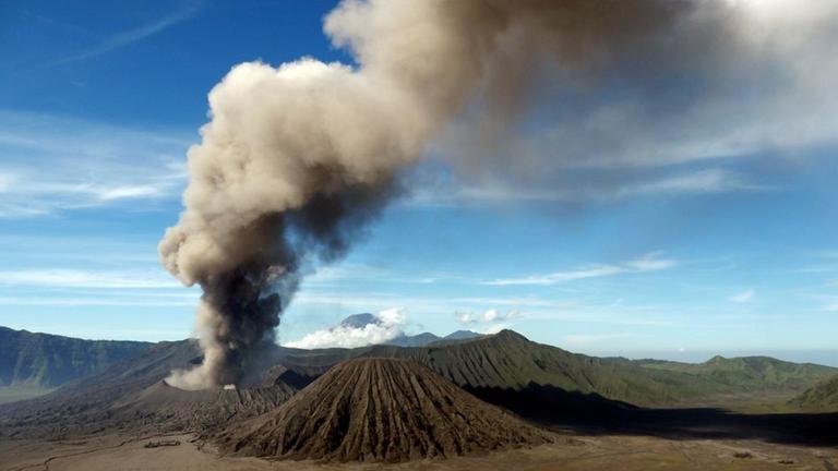 Der Bromo ist einer der aktivsten Vulkane der indonesischen Insel Java. 