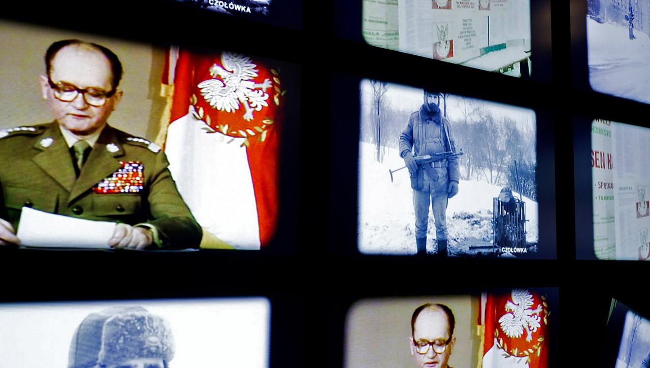 Eine angeschnittene Monitorwand