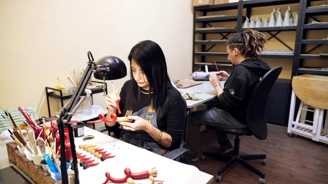 Italien: Im Familienbetrieb „Cosmos“ werden Cornicelli in Handarbeit hergestellt.