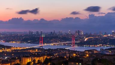 Die Brücke der Märtyrer vom 15. Juli oder die Bosporusbrücke in Istanbul