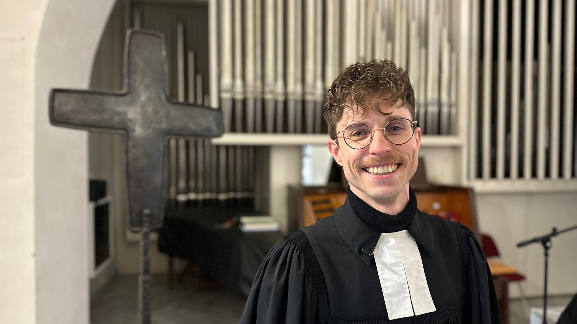 Pfarrer Christian Grän in Nahaufnahme.