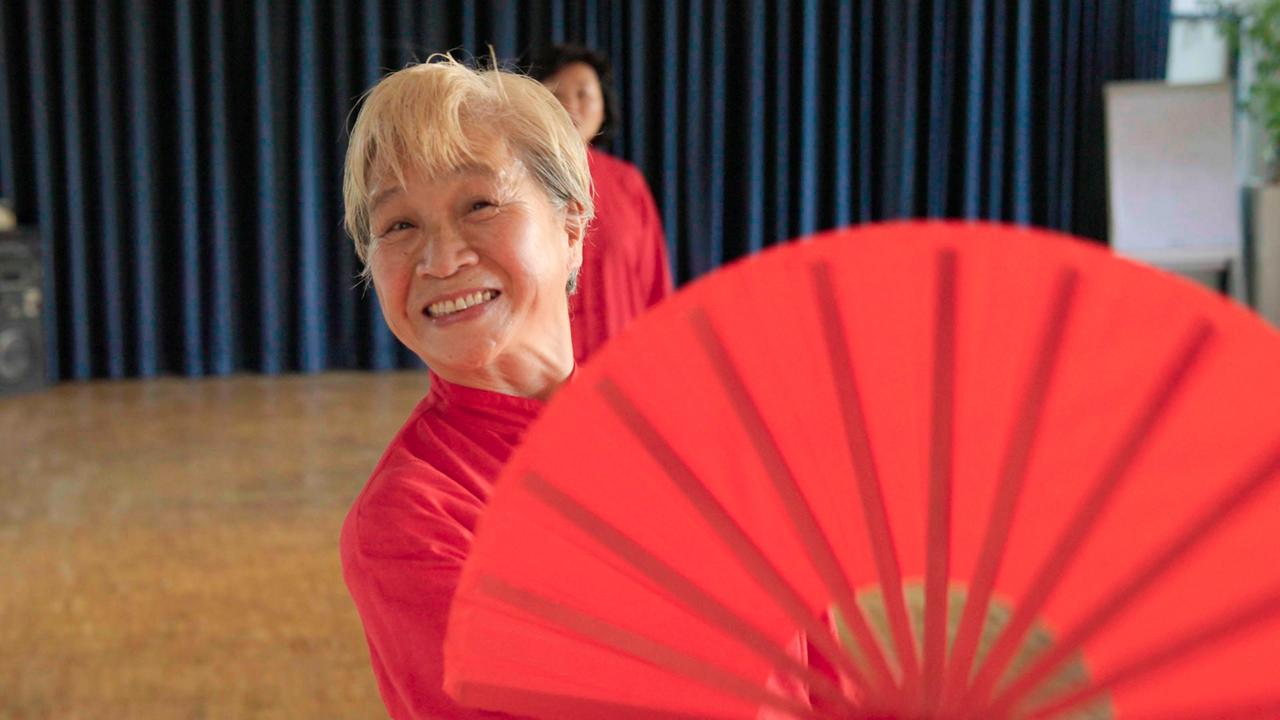 Eine Frau mit einem Fächer