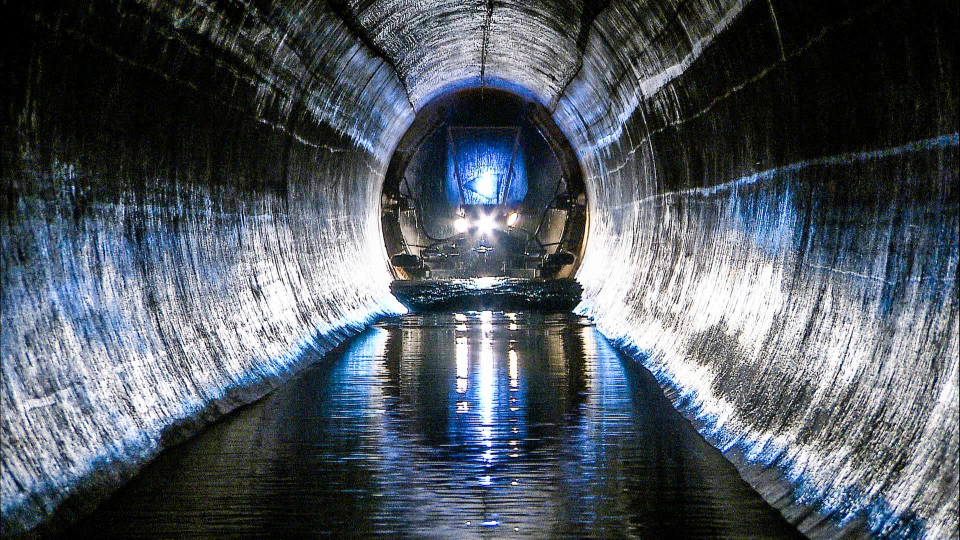 Reinigungsgerät innerhalb der Kanalisation.