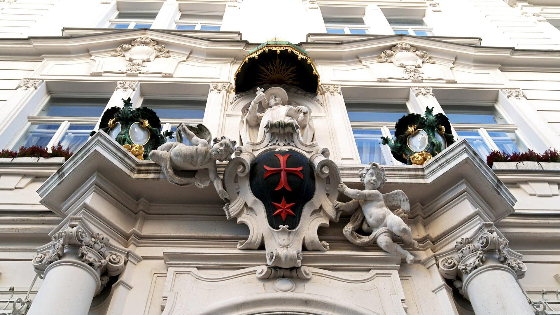Eine reich verzierte Außenfassade