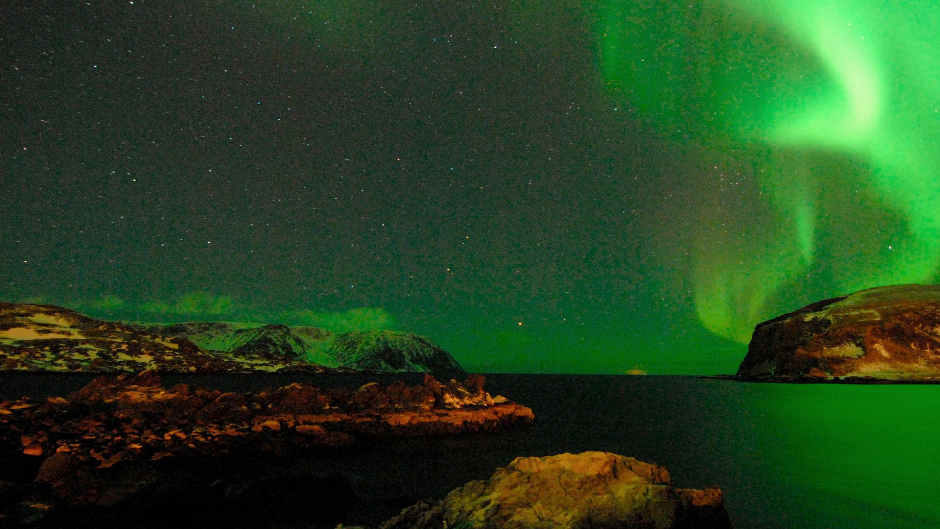 Leuchtende Polarlichter in Norwegen