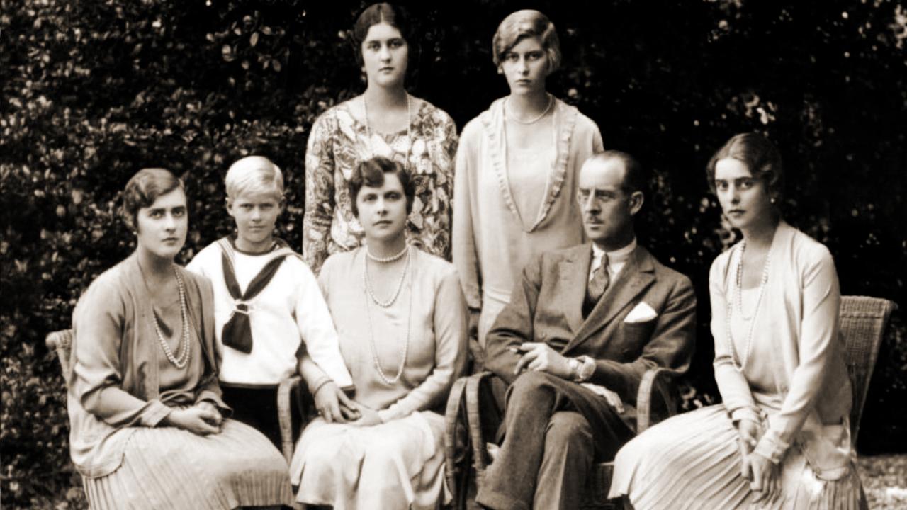 Prinz Philipp mit seinen Eltern.  