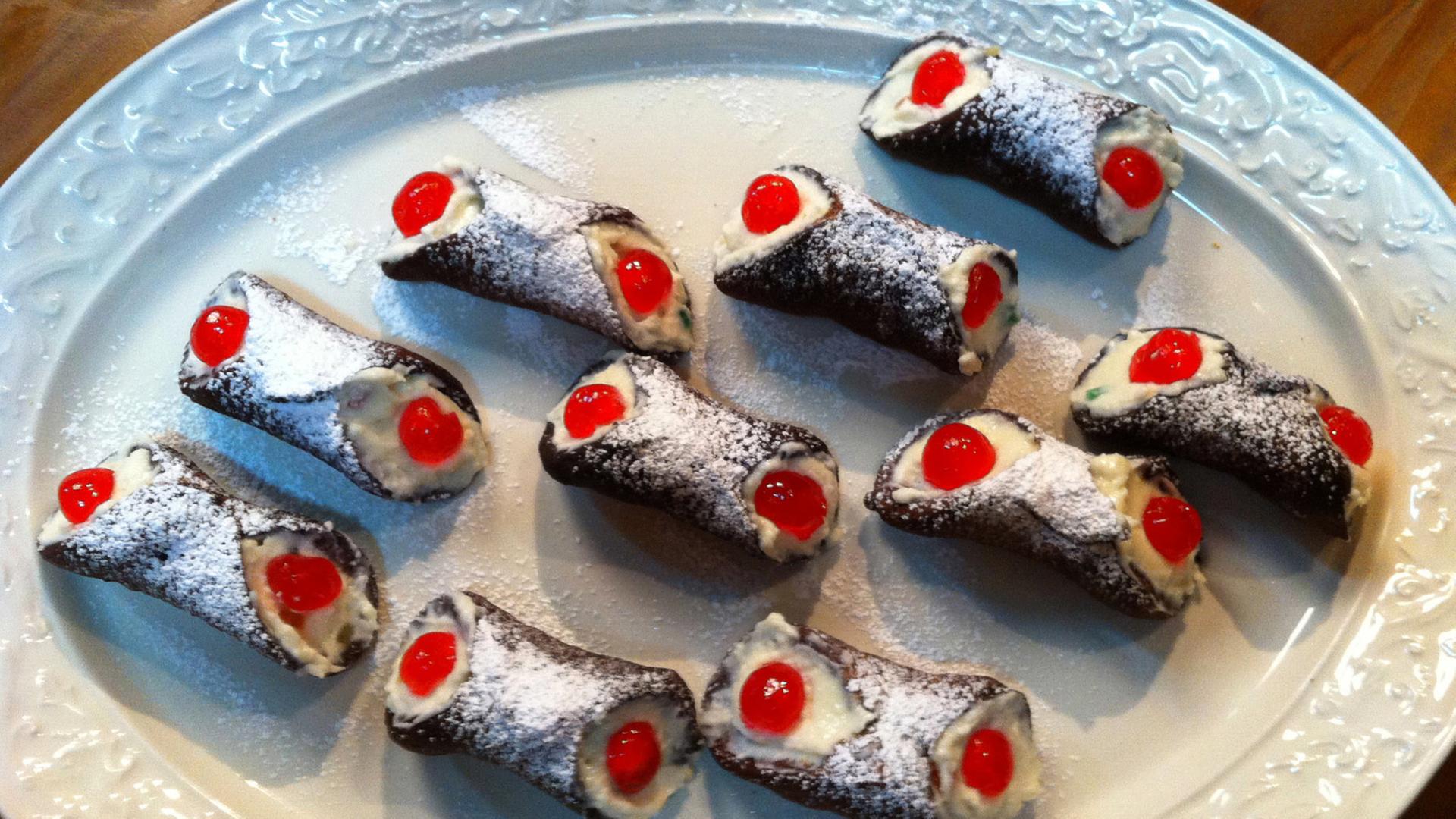 "Zu Tisch ... in Südsizilien": Cannoli – mit süßem Ricotta gefüllt.